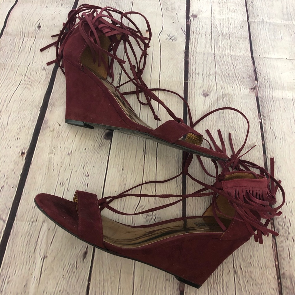Carlos Santana Burgundy Sandy Fringe Wedge Sandals - Picture 4 of 7
